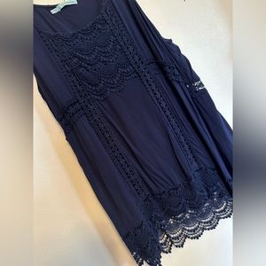Navy Lace Sleeveless Shirt. XL
